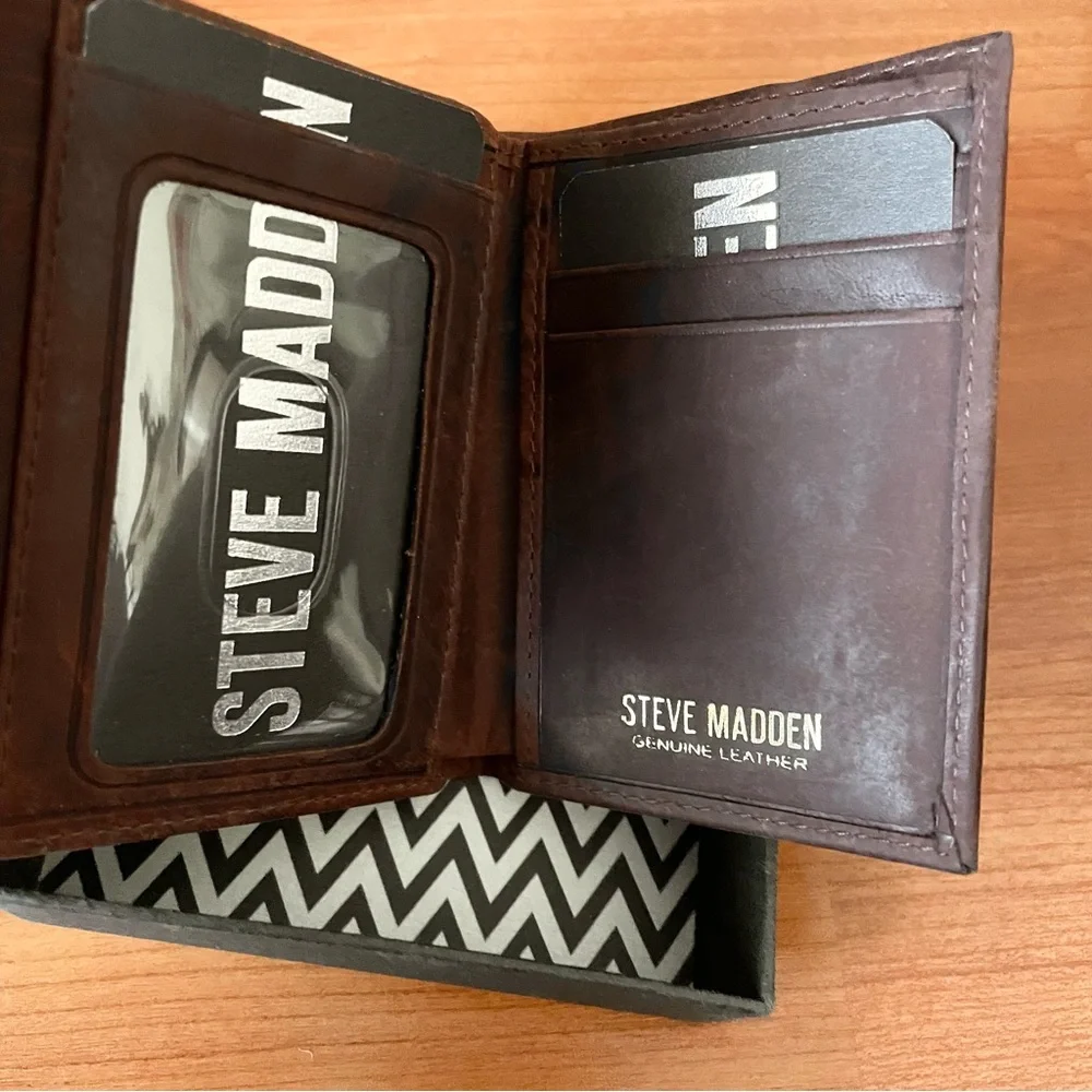 NIB Steve Madden Leather Trifold Wallet